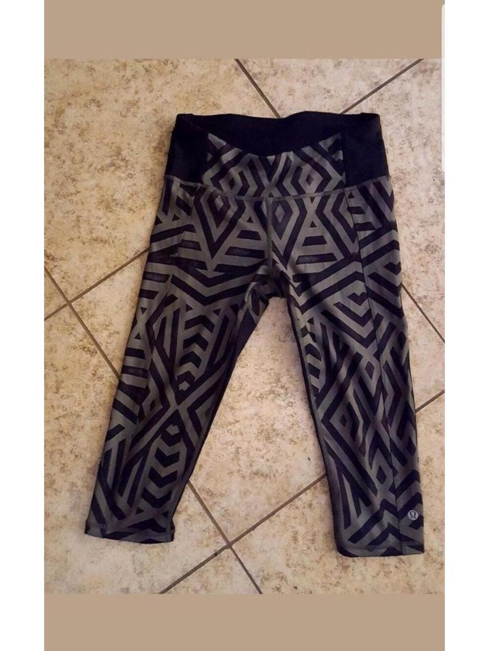 Lululemon Leggings Yoga Crop Pants Sz 4 Women's olive green black print